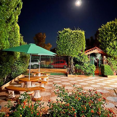 Hotel Moscopole Ксамил Экстерьер фото