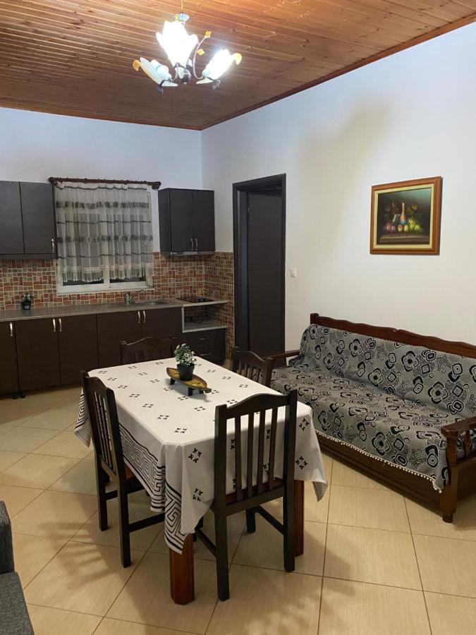 Hotel Moscopole Ксамил Экстерьер фото